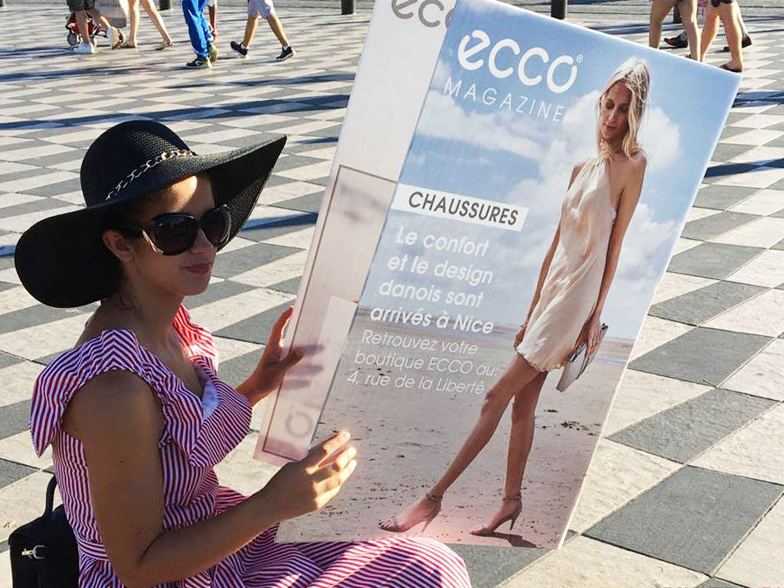ecco journaux geants 2 Ecco journaux geants by riviera pub
