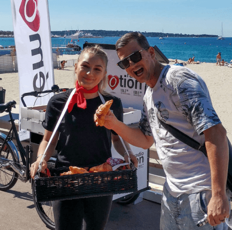 radio emotion Action radio emotion Riviera Pub