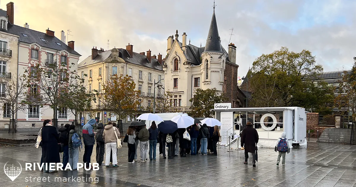 camion showroom The Ordinary avec stand café et animation diagnostic de peau